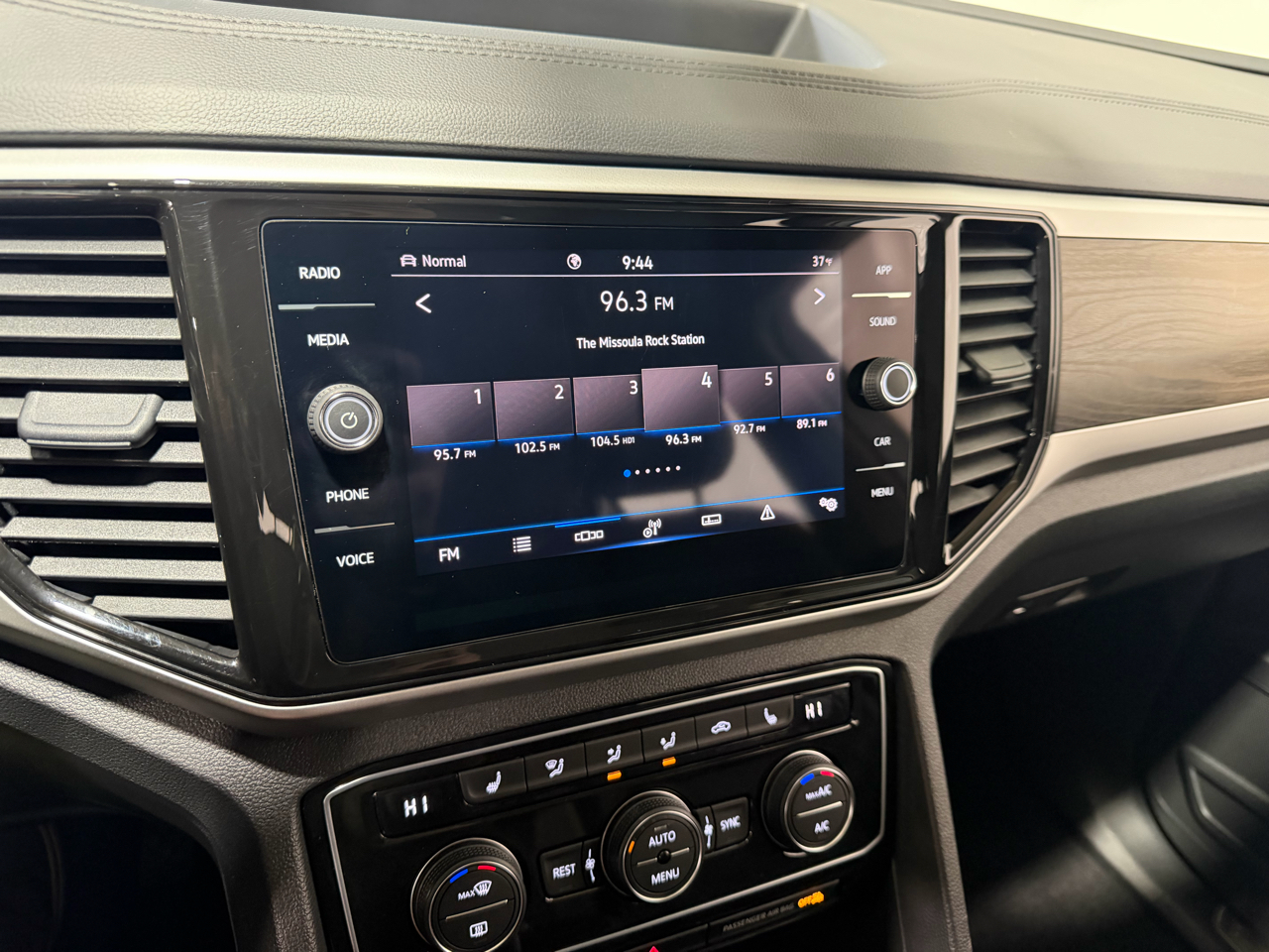 Volkswagen Atlas 2.0T SE w/Technology 4MOTION 2022