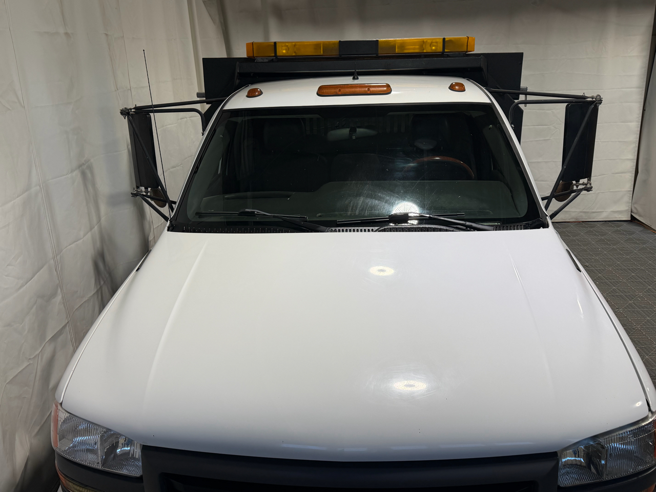 GMC Sierra 3500 Reg Cab 137.0" WB, 60.4" CA 4WD WT 2004