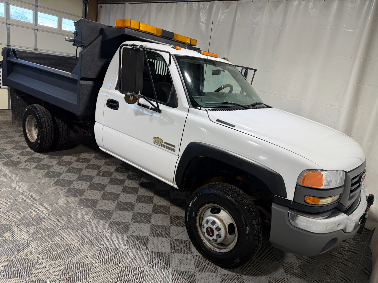GMC Sierra 3500 Reg Cab 137.0" WB, 60.4" CA 4WD WT 2004