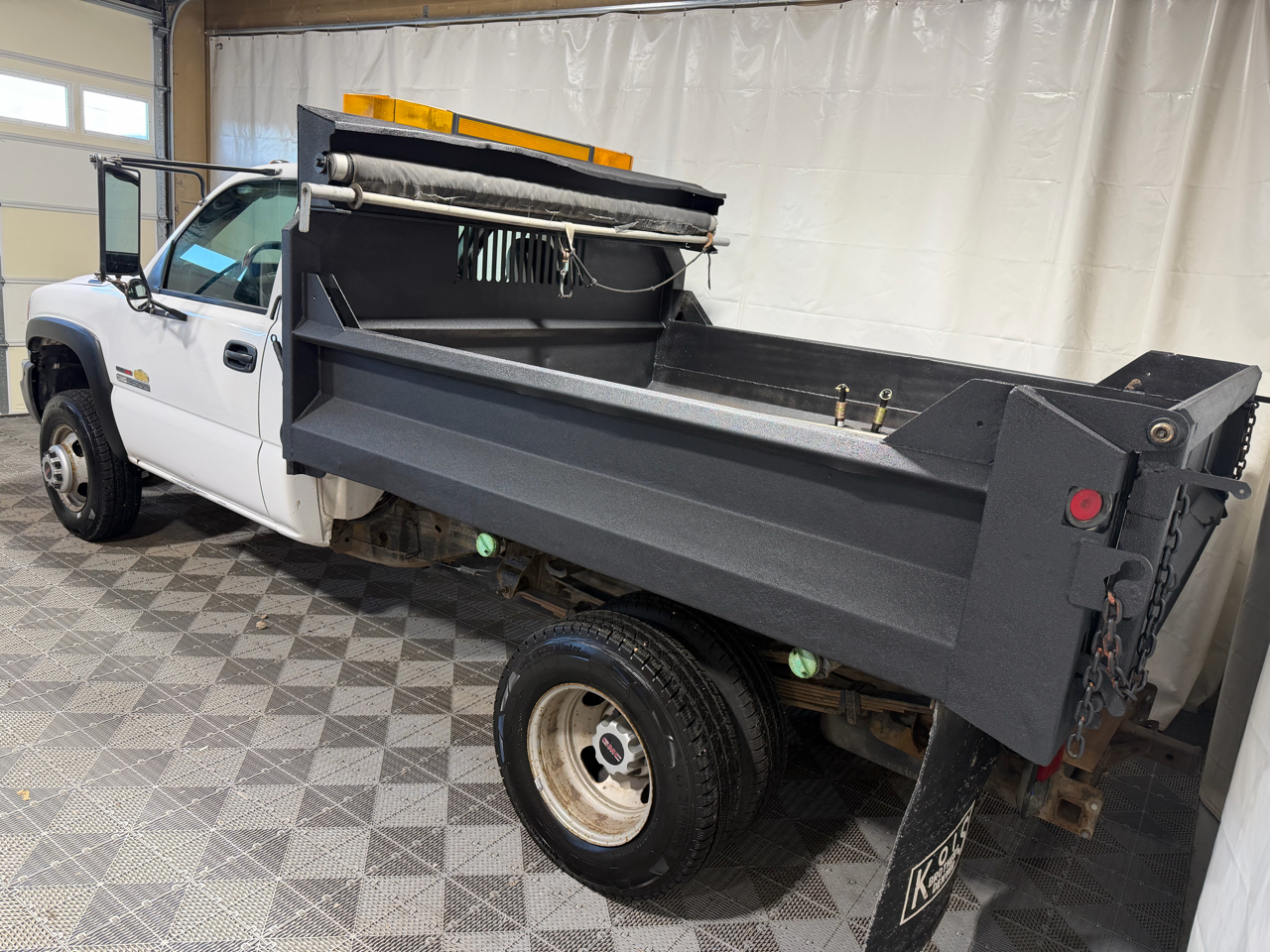 GMC Sierra 3500 Reg Cab 137.0" WB, 60.4" CA 4WD WT 2004