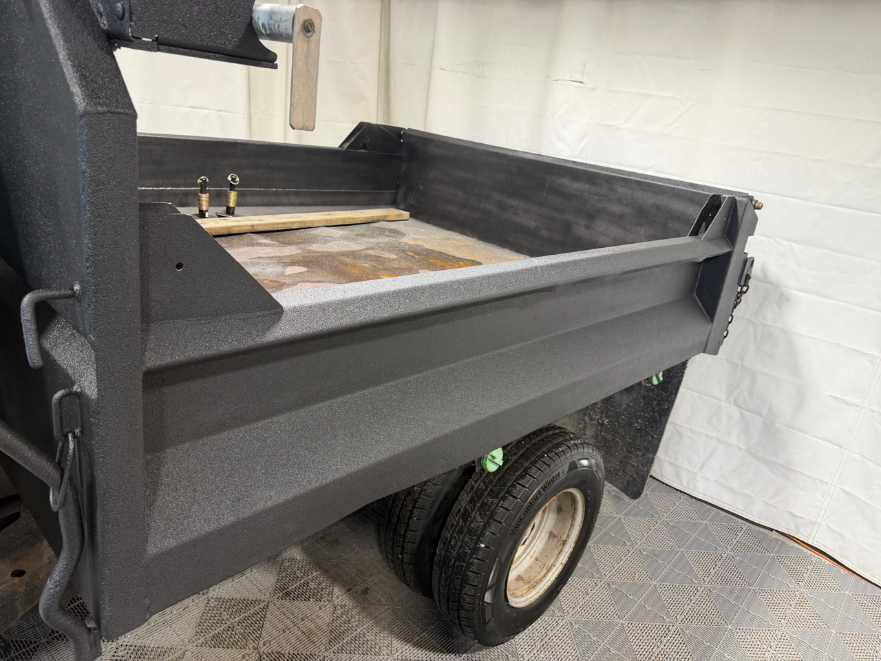 GMC Sierra 3500 Reg Cab 137.0" WB, 60.4" CA 4WD WT 2004