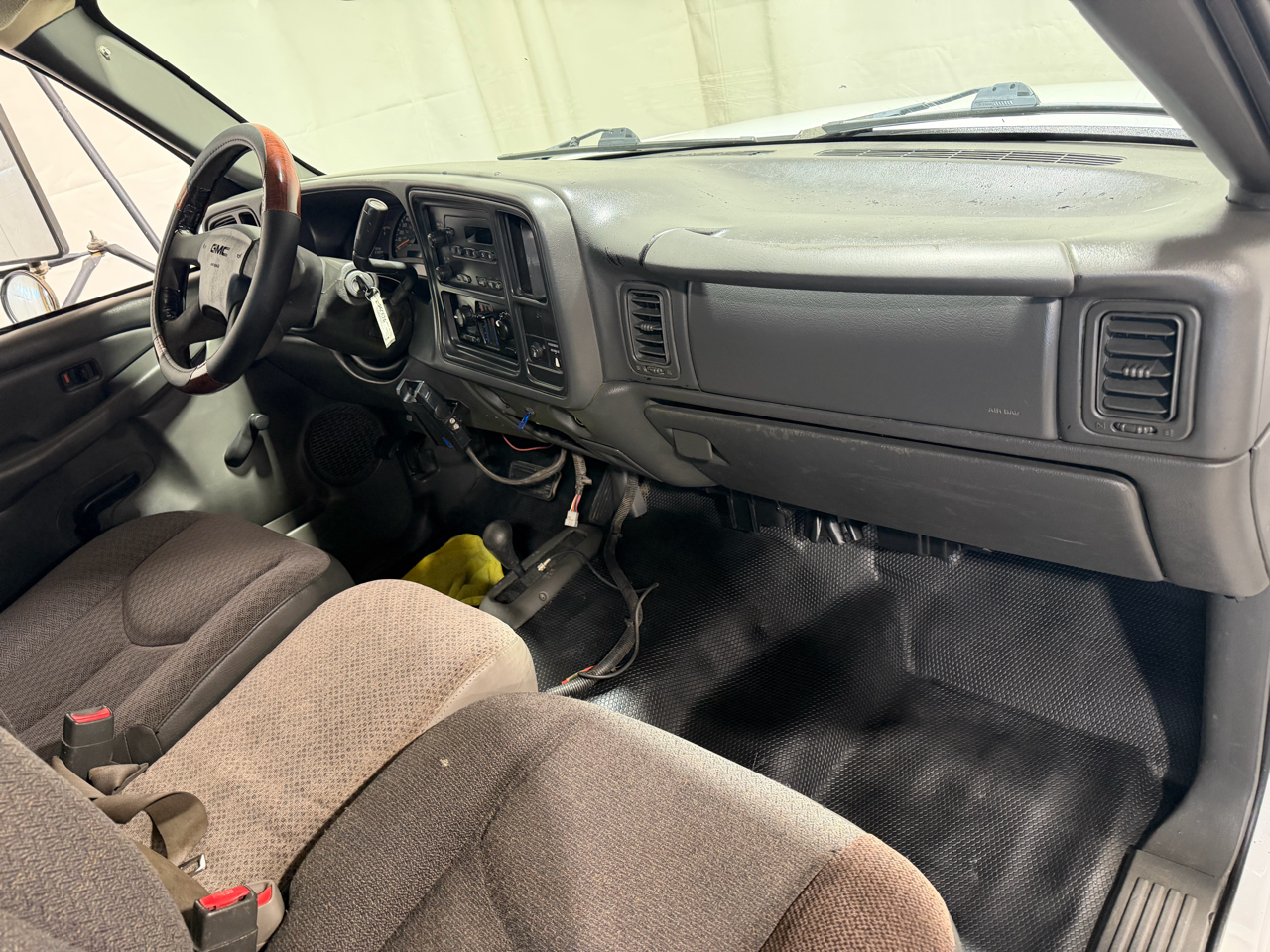 GMC Sierra 3500 Reg Cab 137.0" WB, 60.4" CA 4WD WT 2004