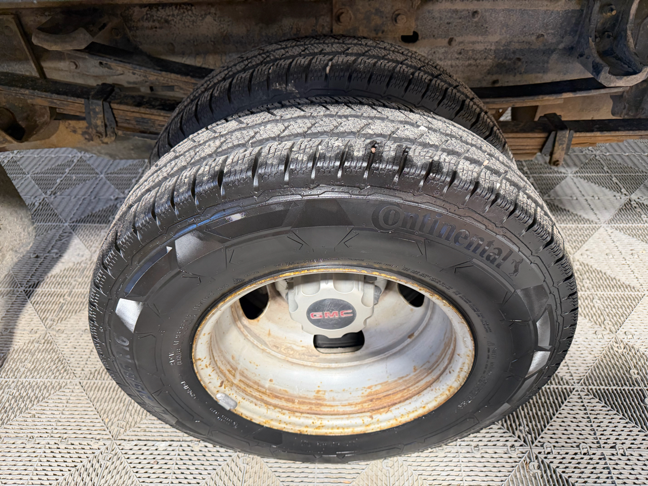 GMC Sierra 3500 Reg Cab 137.0" WB, 60.4" CA 4WD WT 2004