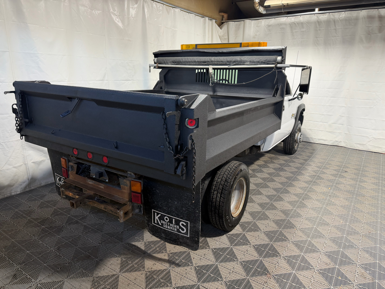 GMC Sierra 3500 Reg Cab 137.0" WB, 60.4" CA 4WD WT 2004