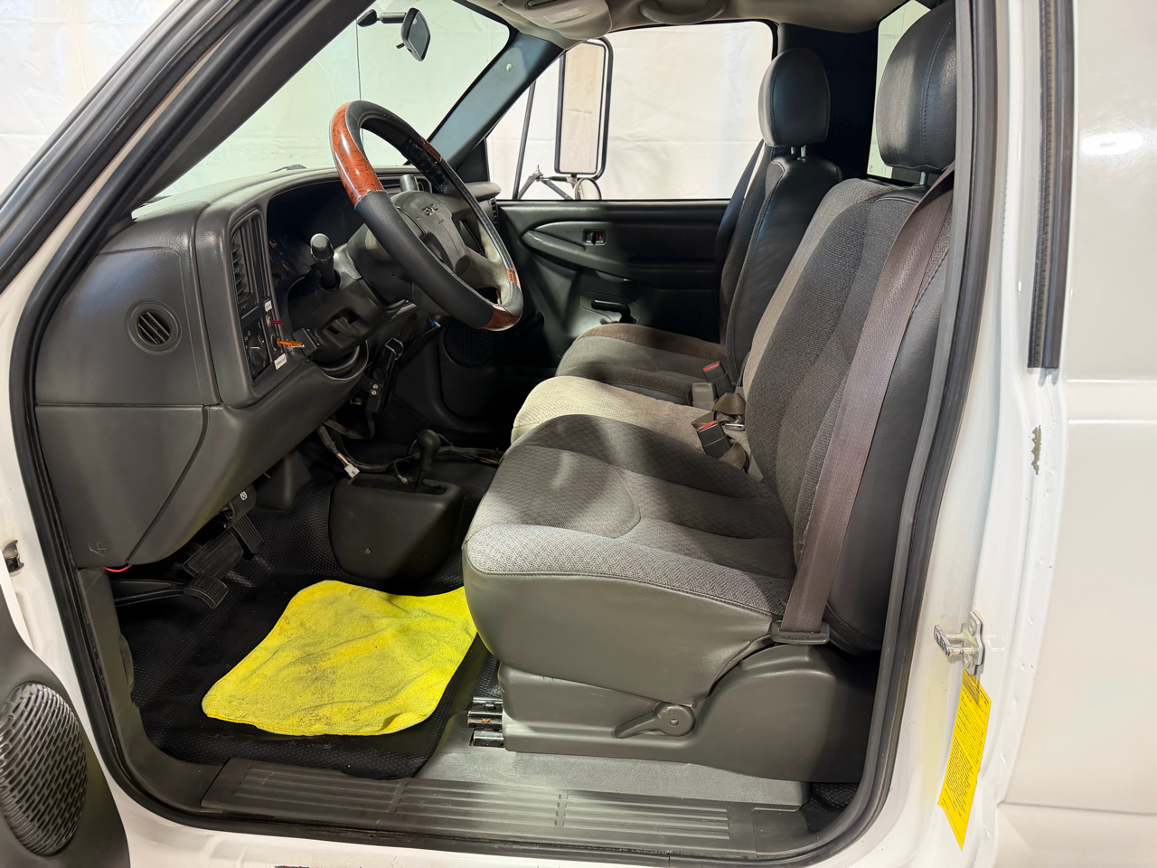 GMC Sierra 3500 Reg Cab 137.0" WB, 60.4" CA 4WD WT 2004