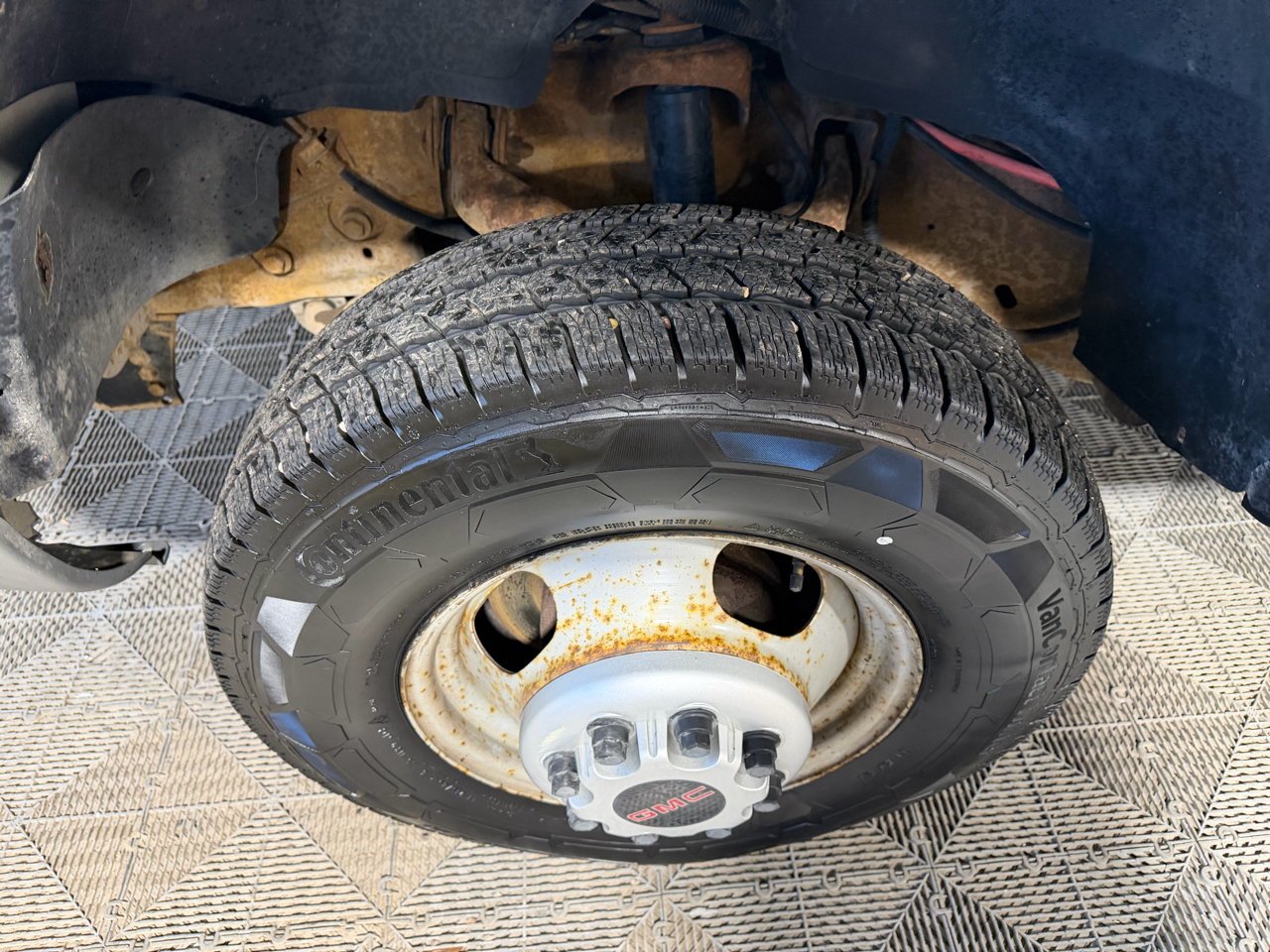 GMC Sierra 3500 Reg Cab 137.0" WB, 60.4" CA 4WD WT 2004