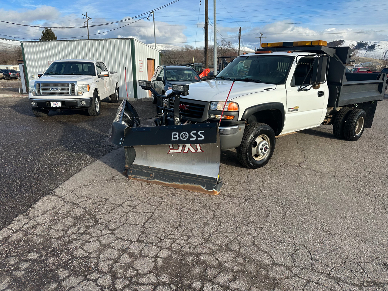 GMC Sierra 3500 Reg Cab 137.0" WB, 60.4" CA 4WD WT 2004