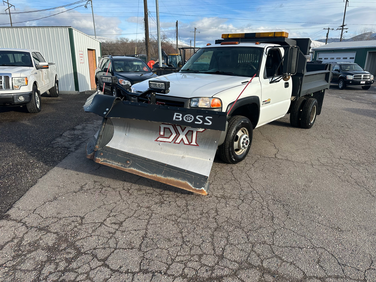 GMC Sierra 3500 Reg Cab 137.0" WB, 60.4" CA 4WD WT 2004