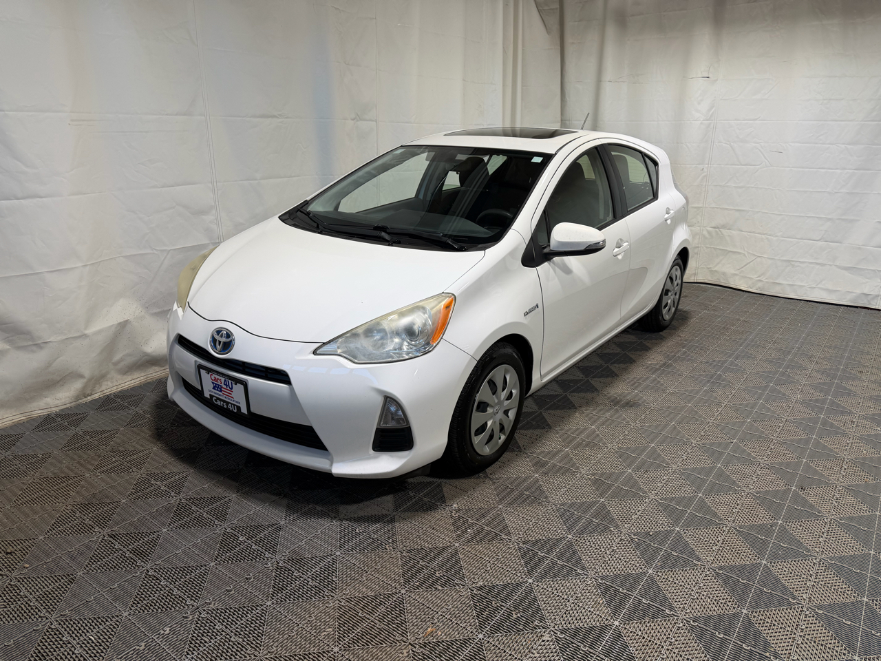 Toyota Prius c 5dr HB Three (Natl) 2013