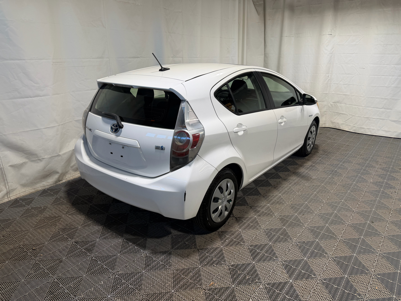 Toyota Prius c 5dr HB Three (Natl) 2013