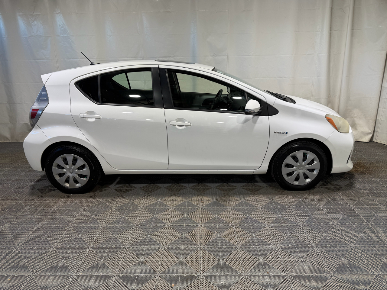 Toyota Prius c 5dr HB Three (Natl) 2013