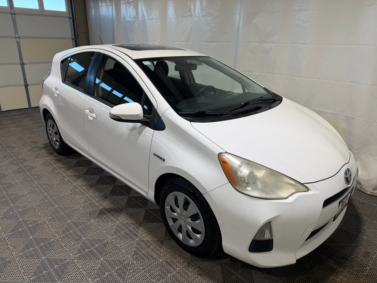 Toyota Prius c 5dr HB Three (Natl) 2013