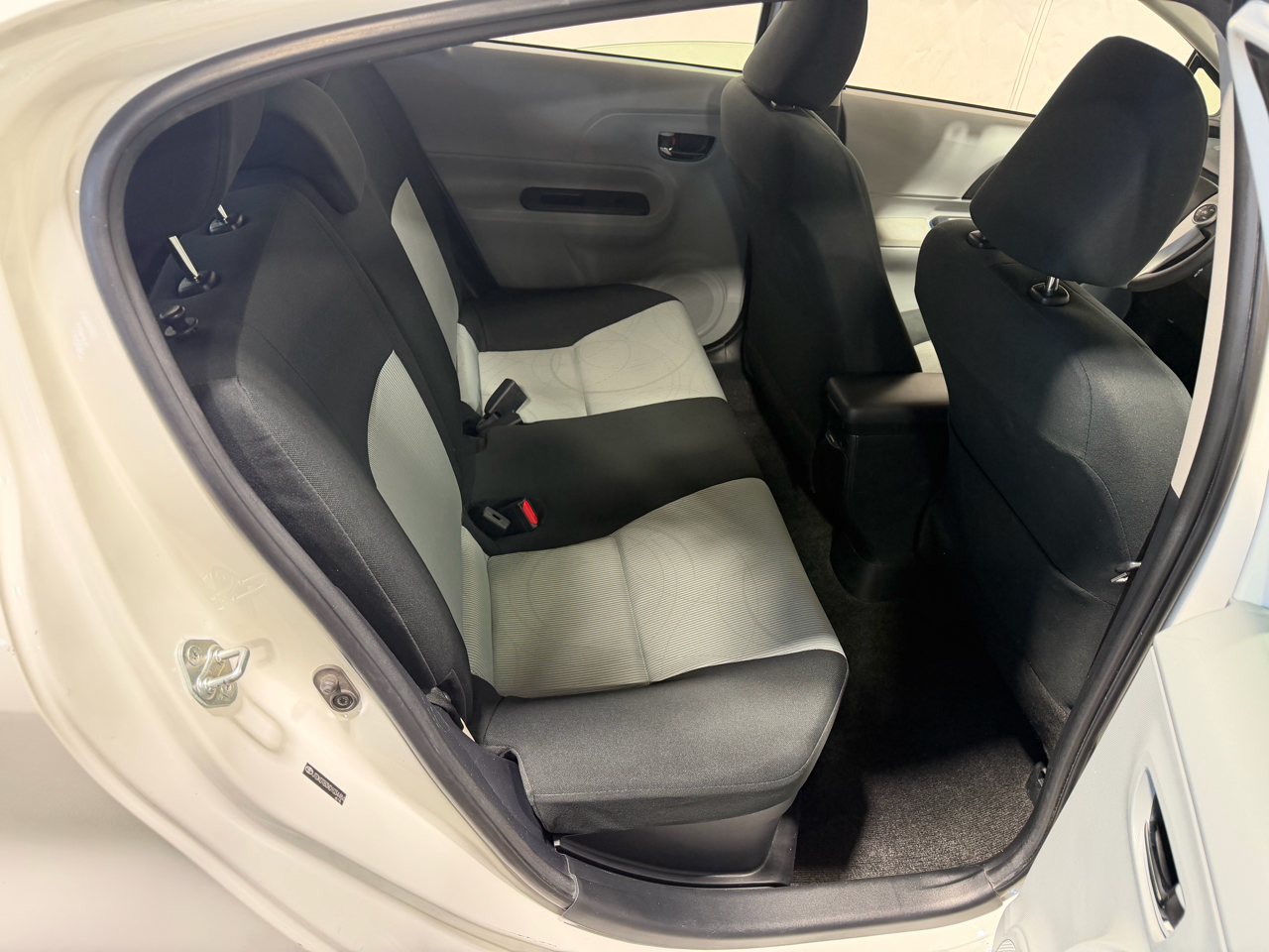 Toyota Prius c 5dr HB Three (Natl) 2013