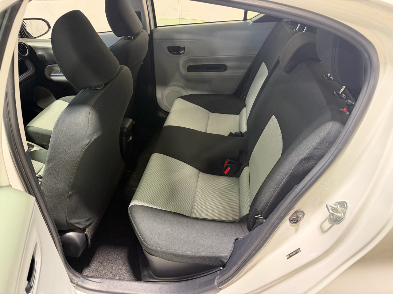 Toyota Prius c 5dr HB Three (Natl) 2013