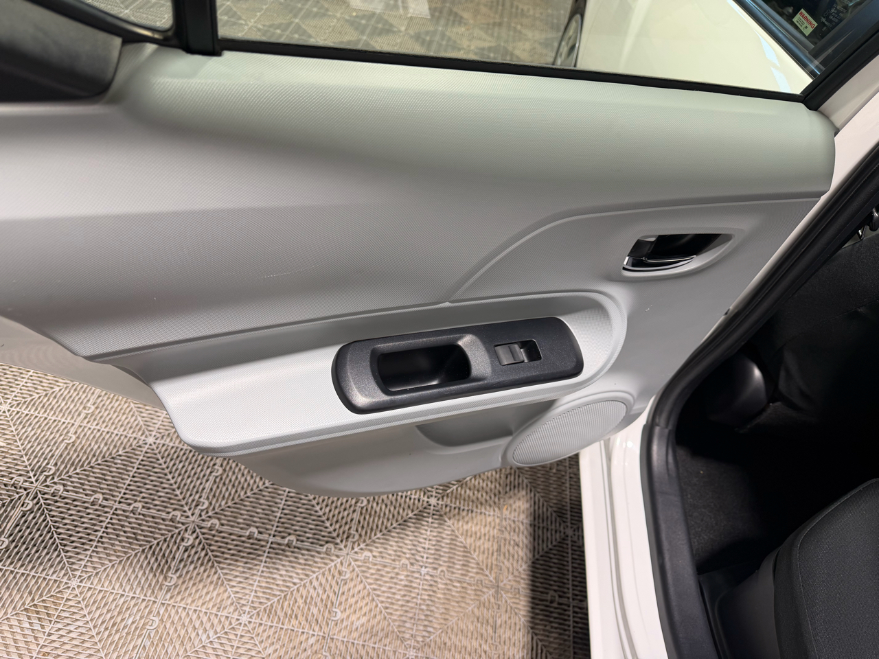 Toyota Prius c 5dr HB Three (Natl) 2013