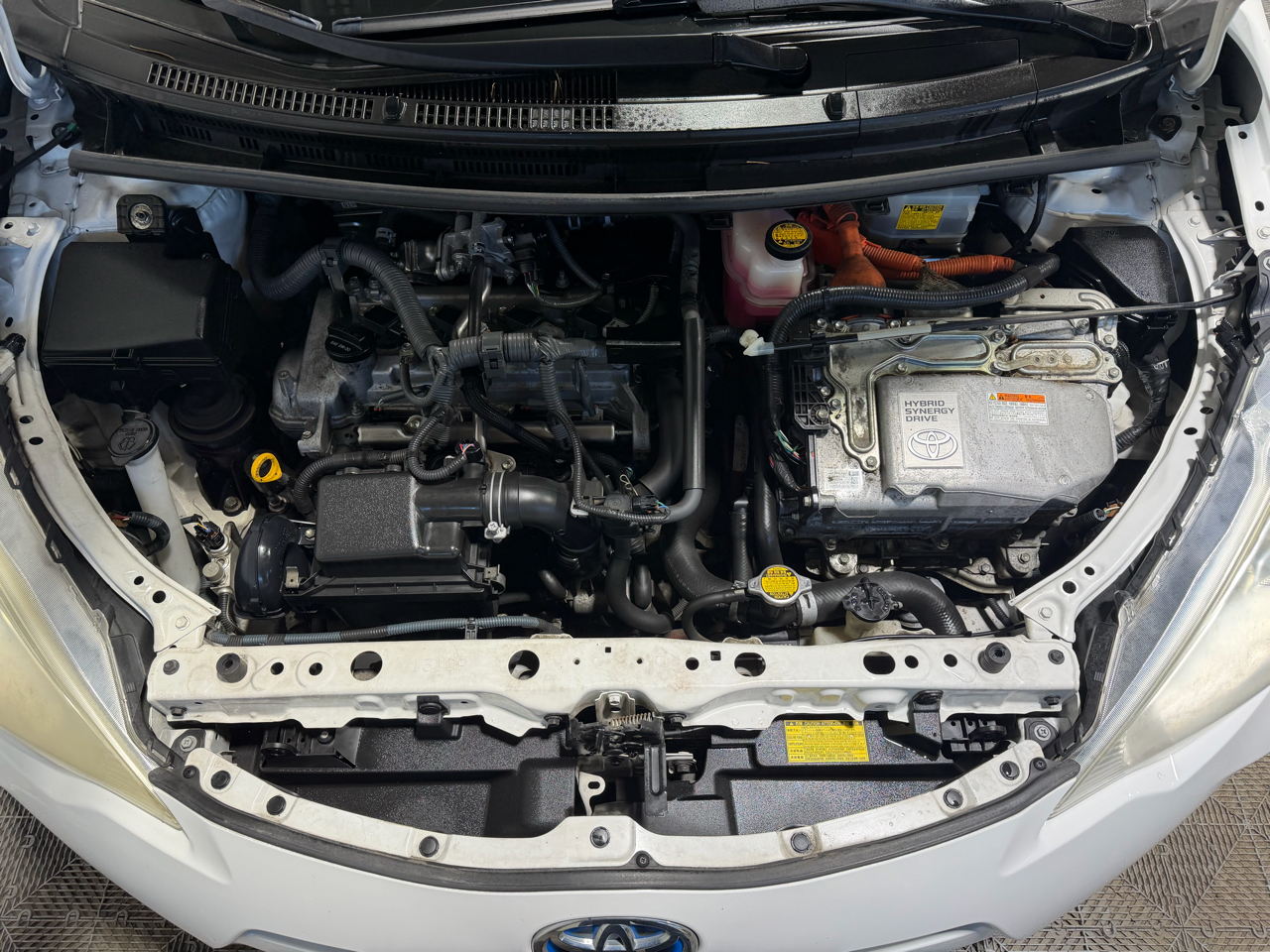 Toyota Prius c 5dr HB Three (Natl) 2013