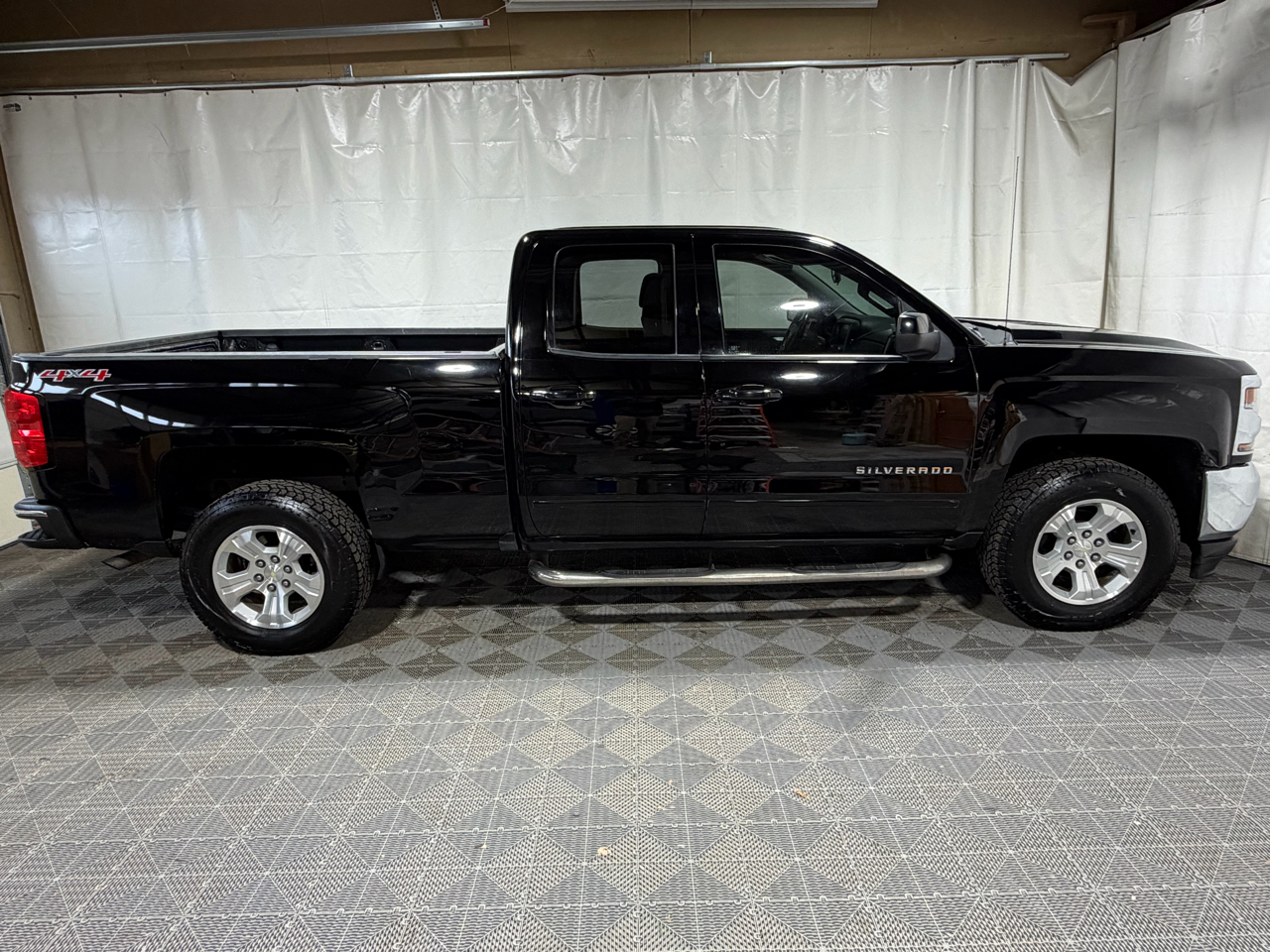 Chevrolet Silverado 1500 4WD Double Cab 143.5" LT w/1LT 2017