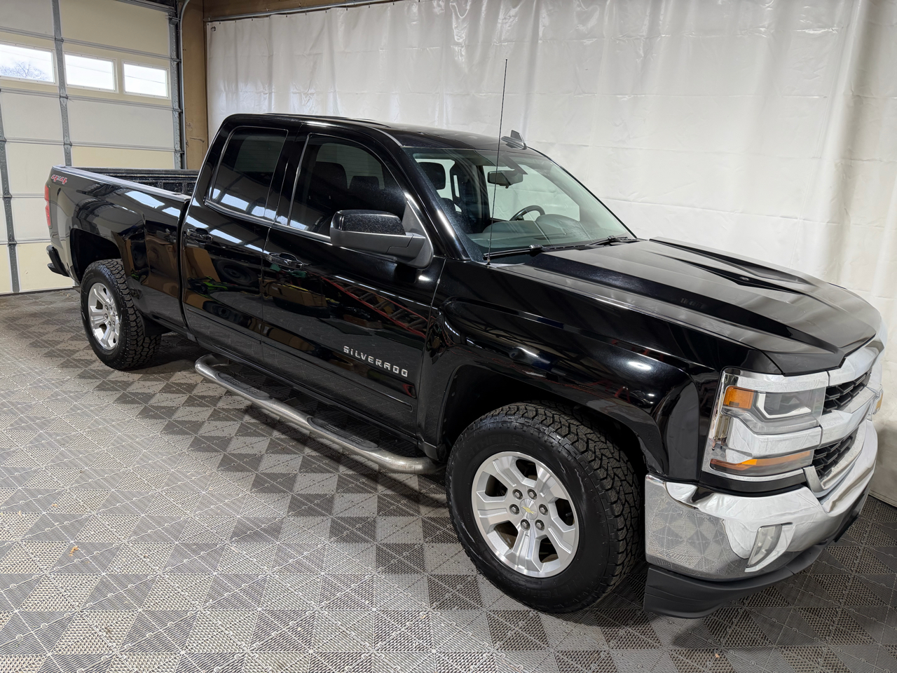 Chevrolet Silverado 1500 4WD Double Cab 143.5" LT w/1LT 2017