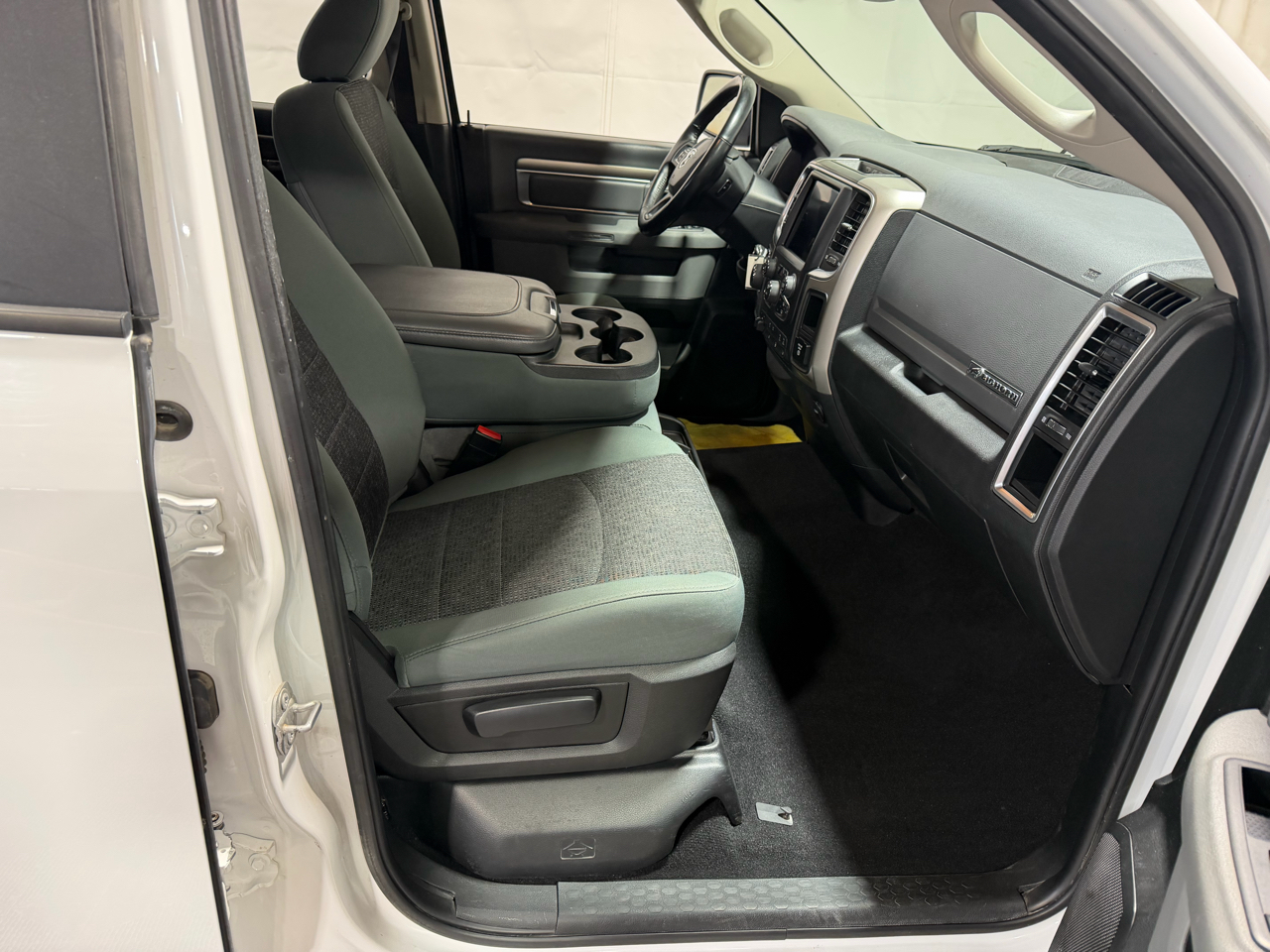 RAM 1500 Big Horn 4x4 Crew Cab 5'7" Box 2018