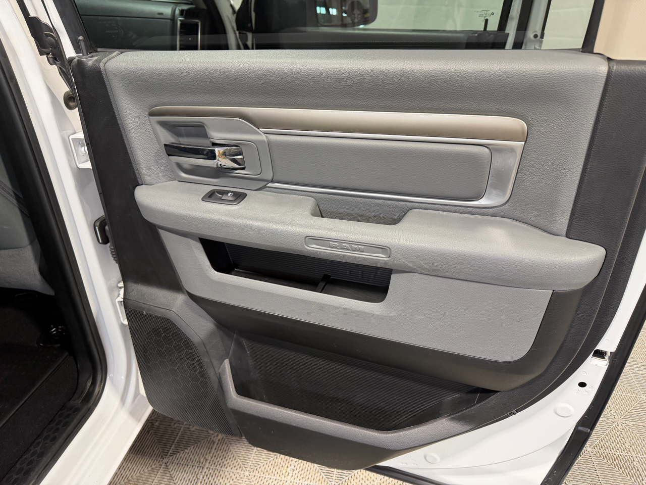 RAM 1500 Big Horn 4x4 Crew Cab 5'7" Box 2018