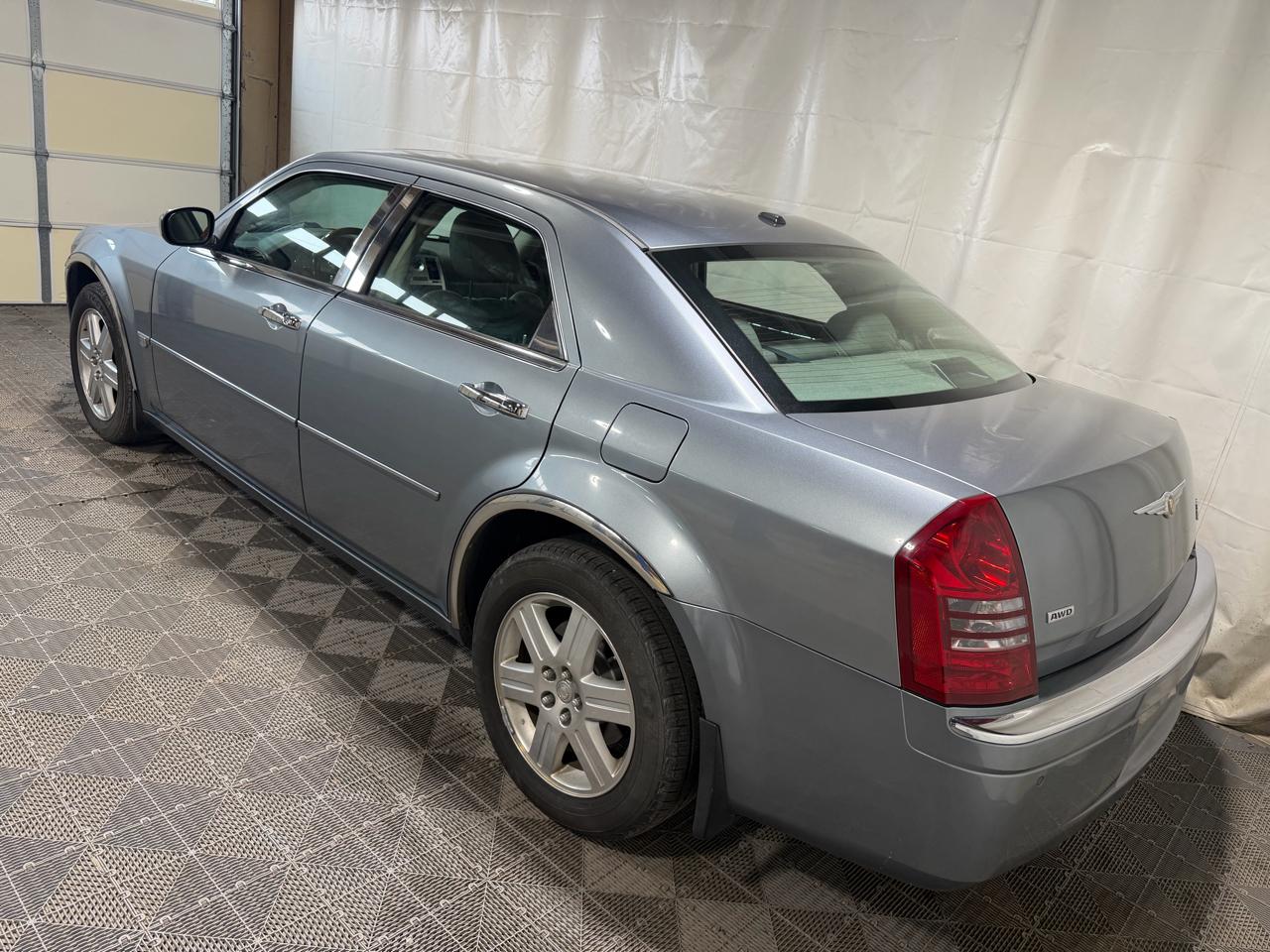 Chrysler 300 4dr Sdn 300C AWD 2006