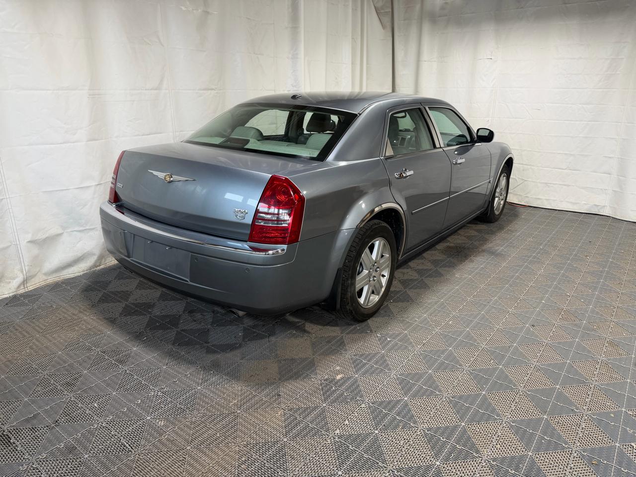 Chrysler 300 4dr Sdn 300C AWD 2006