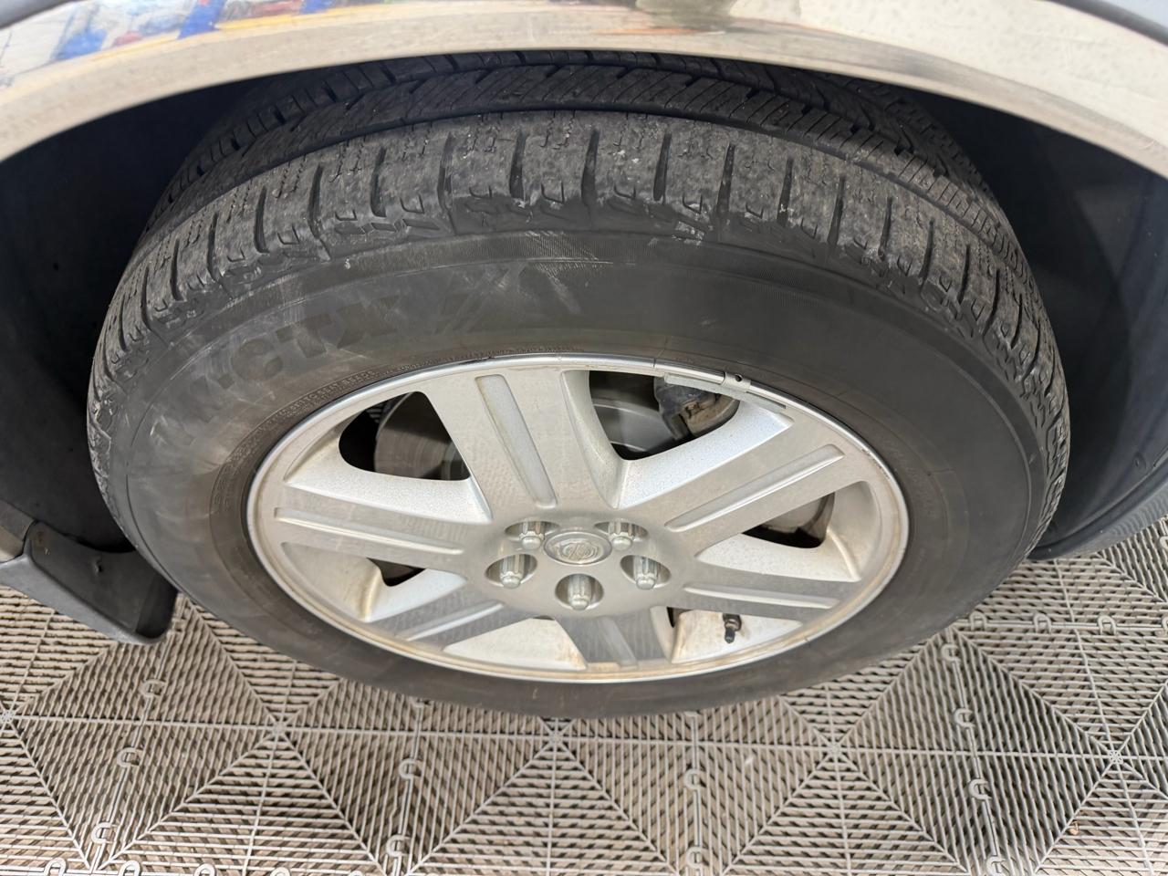 Chrysler 300 4dr Sdn 300C AWD 2006
