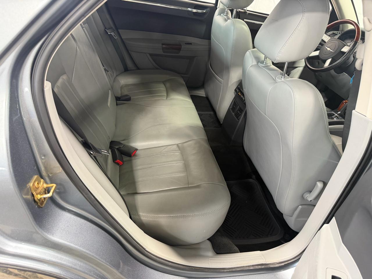 Chrysler 300 4dr Sdn 300C AWD 2006