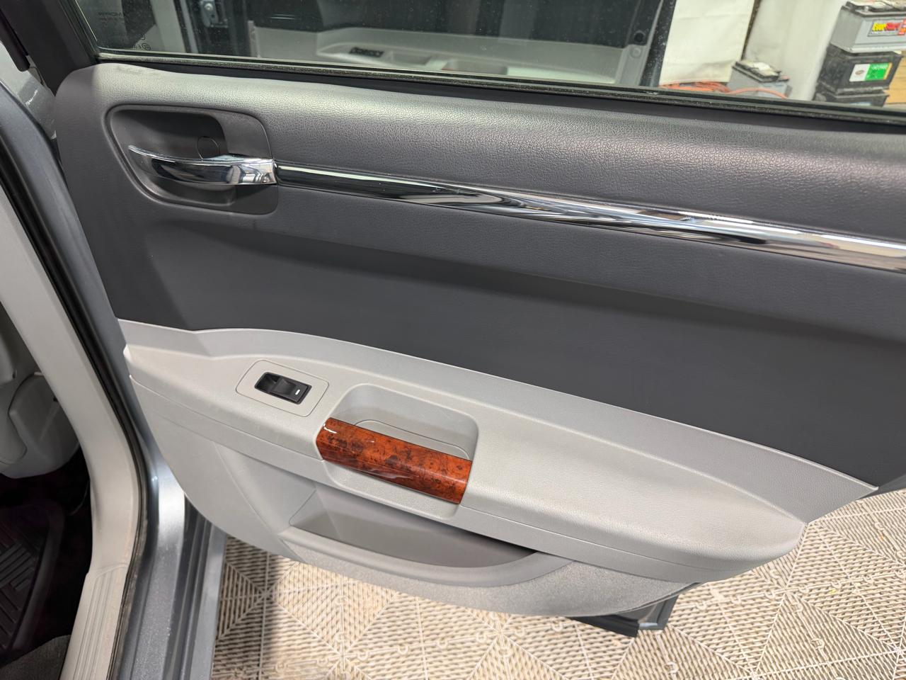 Chrysler 300 4dr Sdn 300C AWD 2006