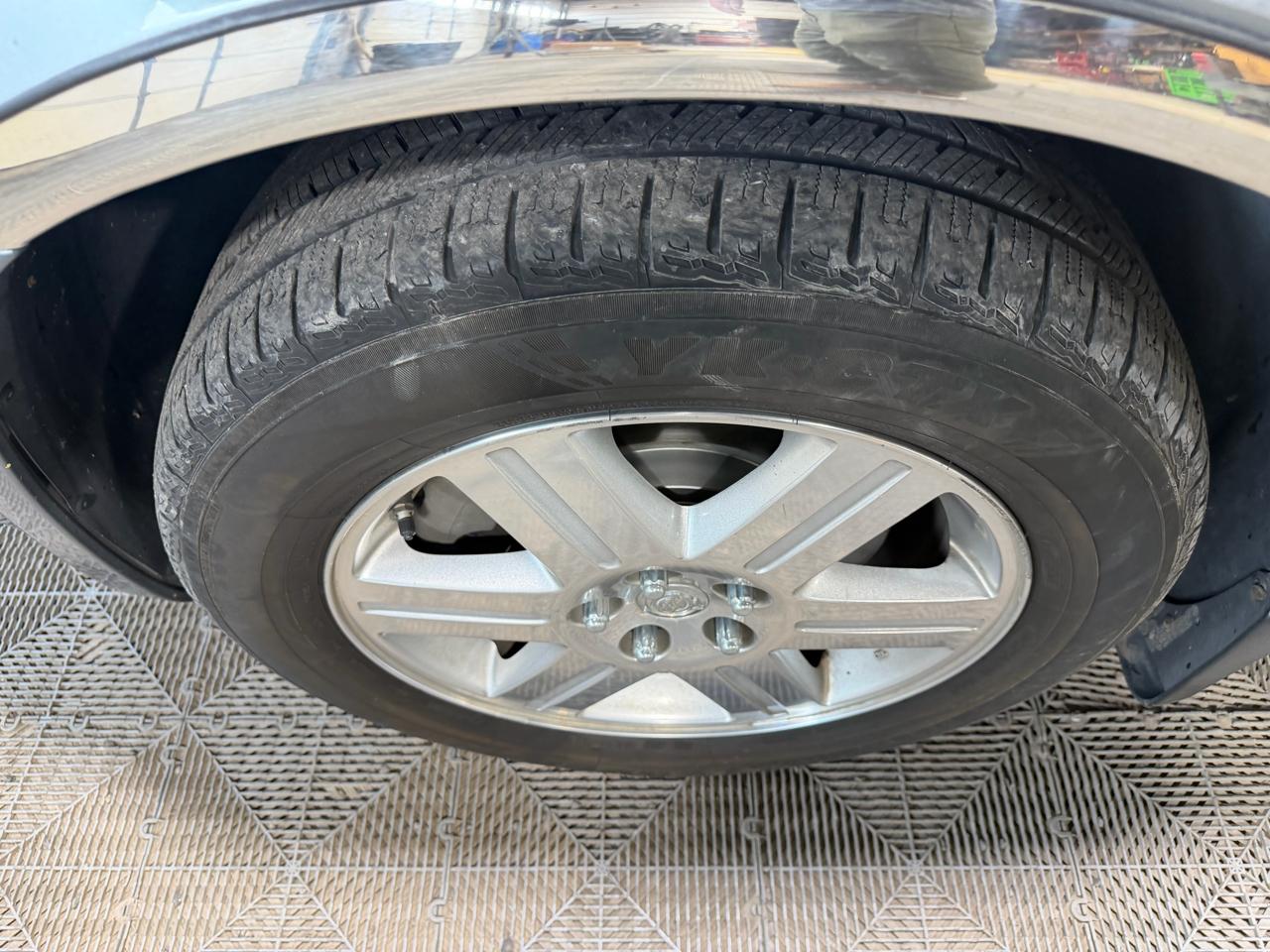 Chrysler 300 4dr Sdn 300C AWD 2006