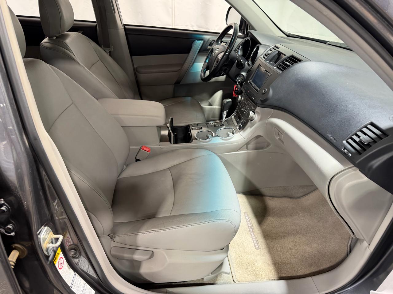 Toyota Highlander 4WD 4dr V6 SE (Natl) 2010
