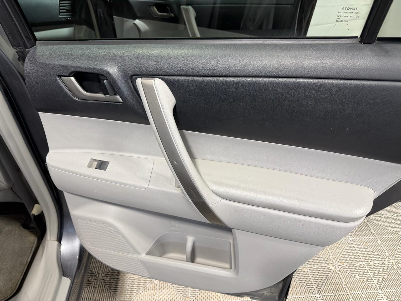Toyota Highlander 4WD 4dr V6 SE (Natl) 2010