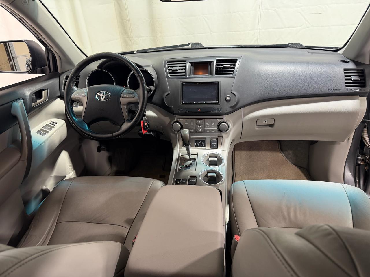 Toyota Highlander 4WD 4dr V6 SE (Natl) 2010
