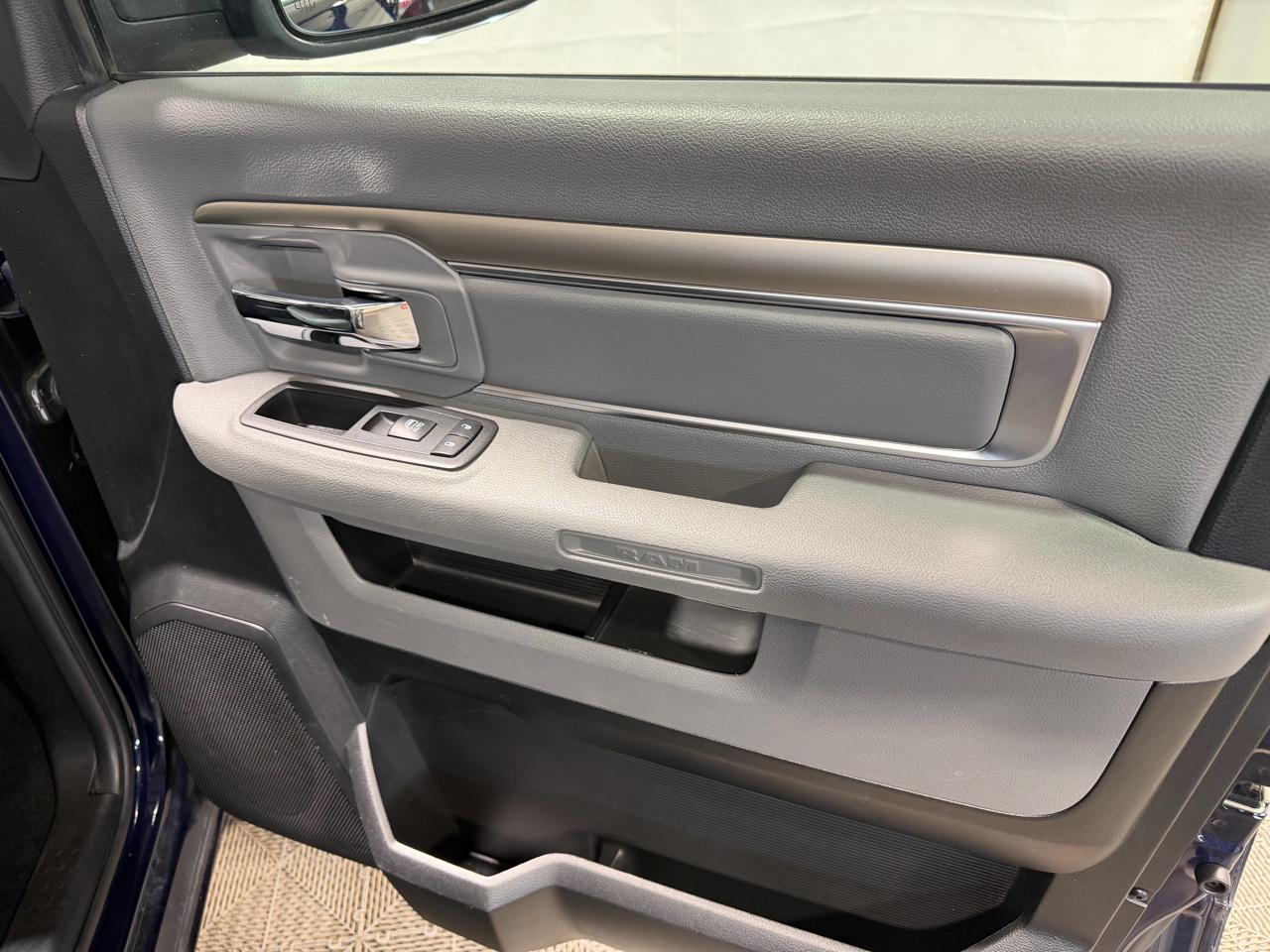 RAM 1500 Big Horn 4x4 Crew Cab 5'7" Box 2018