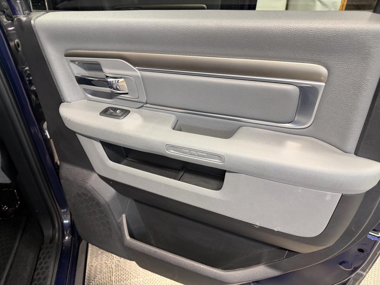 RAM 1500 Big Horn 4x4 Crew Cab 5'7" Box 2018