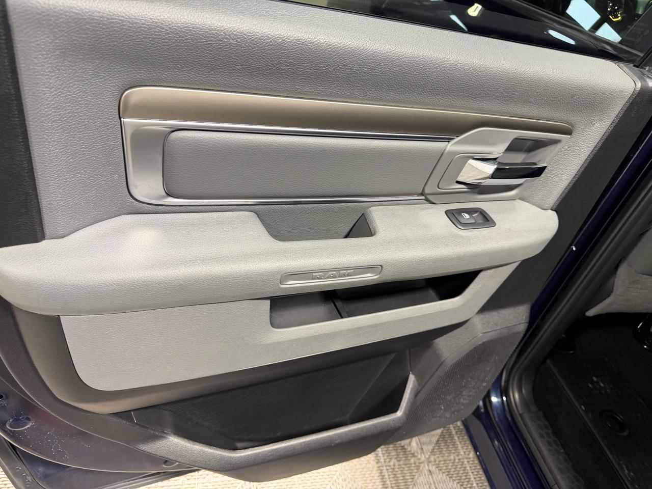 RAM 1500 Big Horn 4x4 Crew Cab 5'7" Box 2018