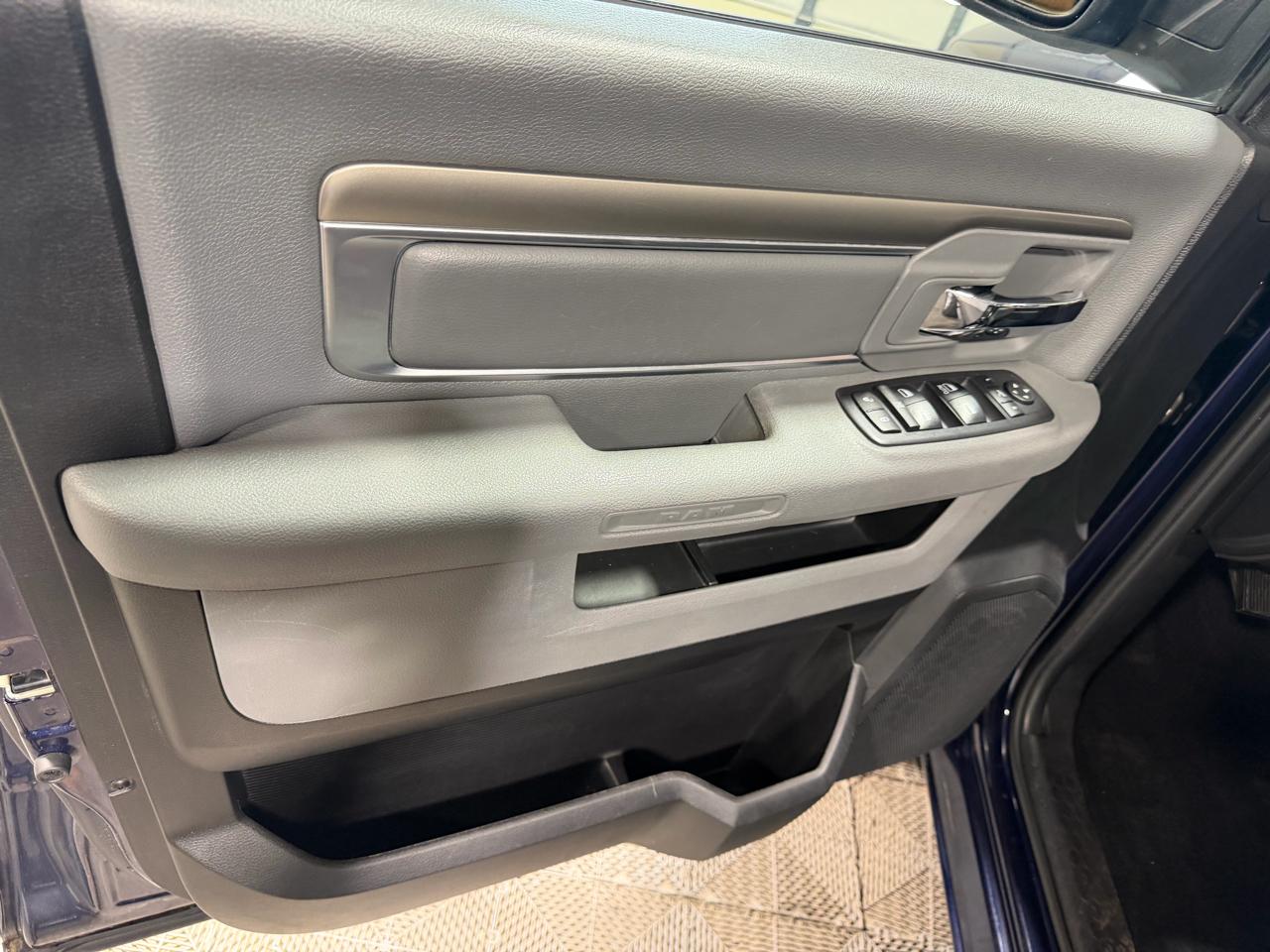 RAM 1500 Big Horn 4x4 Crew Cab 5'7" Box 2018