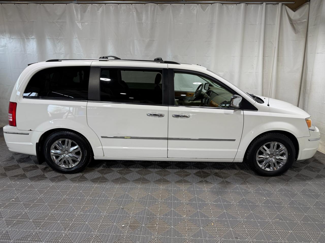 Chrysler Town & Country 4dr Wgn Limited 2008