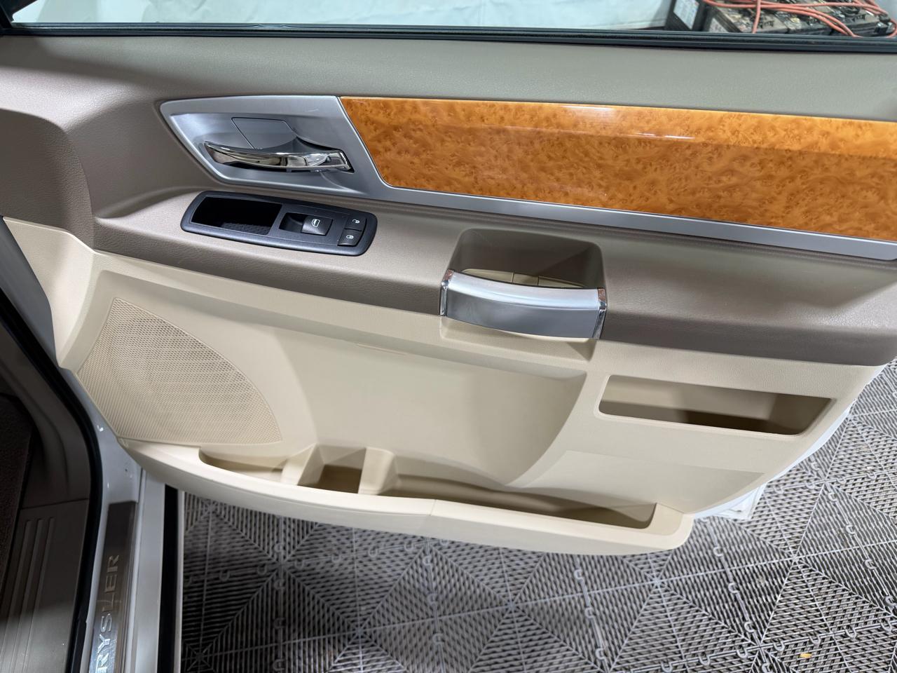 Chrysler Town & Country 4dr Wgn Limited 2008