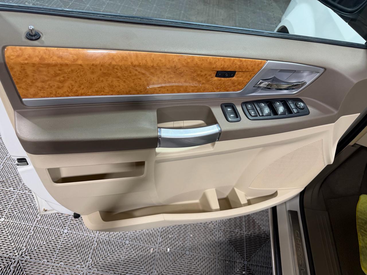 Chrysler Town & Country 4dr Wgn Limited 2008
