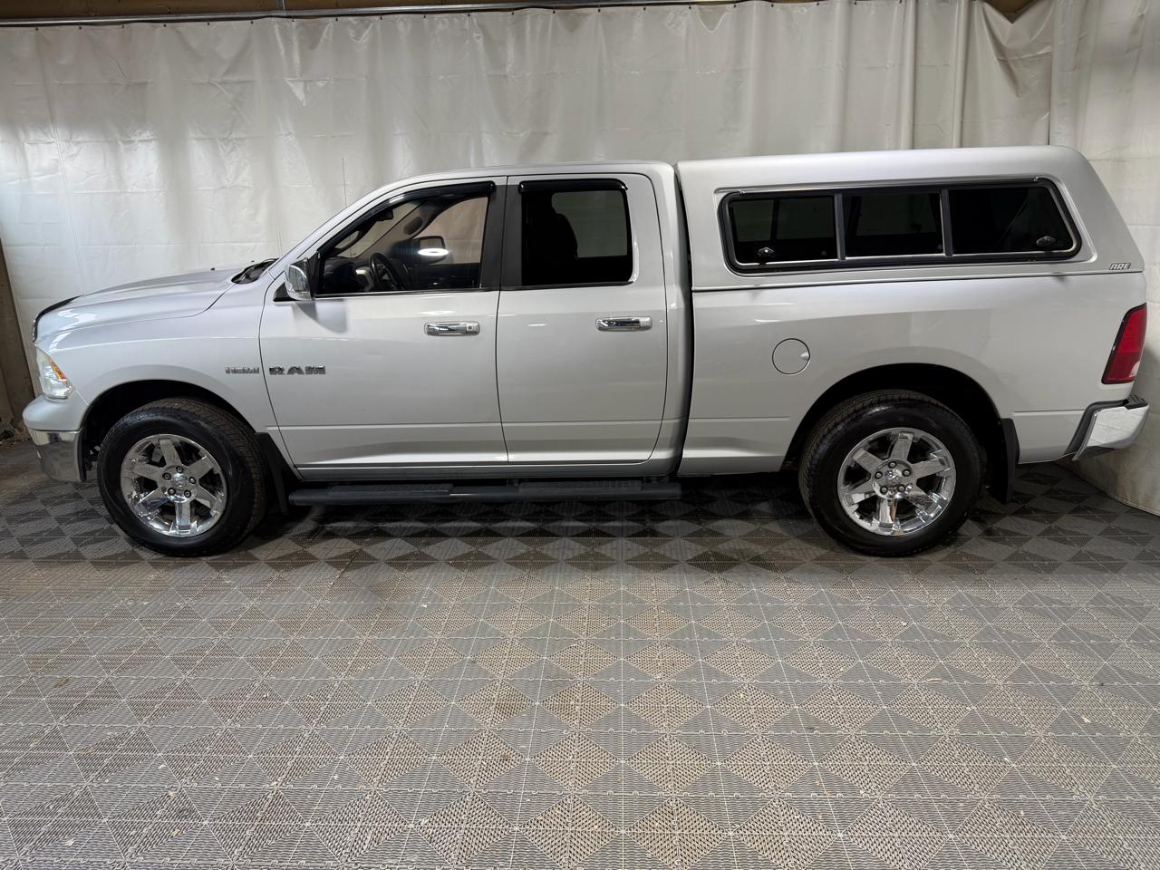 Dodge Ram 1500 4WD Quad Cab 140.5" Laramie 2010