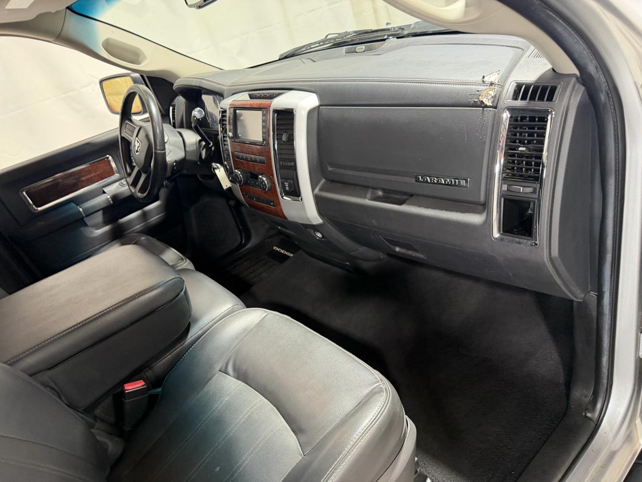 Dodge Ram 1500 4WD Quad Cab 140.5" Laramie 2010