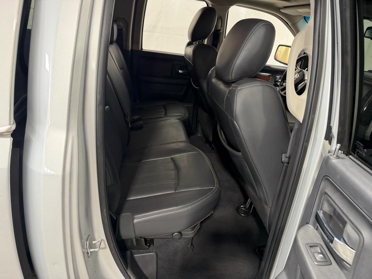 Dodge Ram 1500 4WD Quad Cab 140.5" Laramie 2010