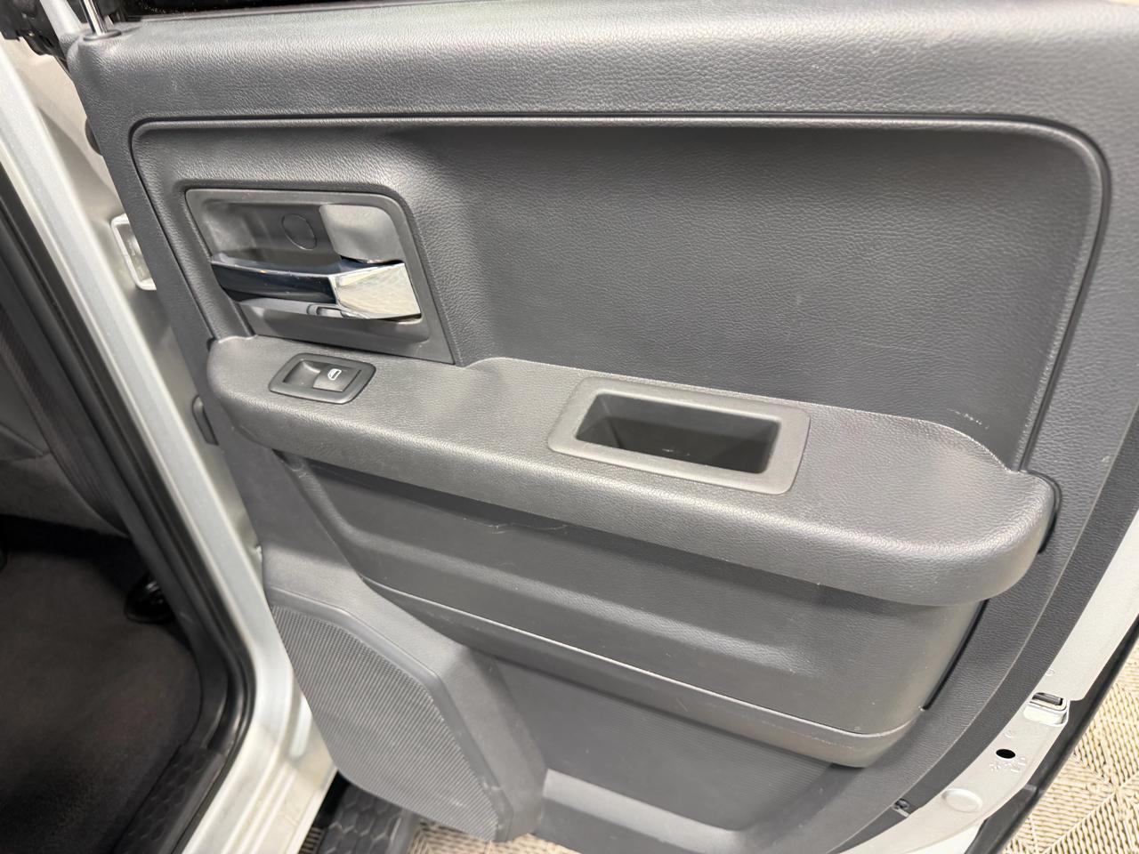 Dodge Ram 1500 4WD Quad Cab 140.5" Laramie 2010