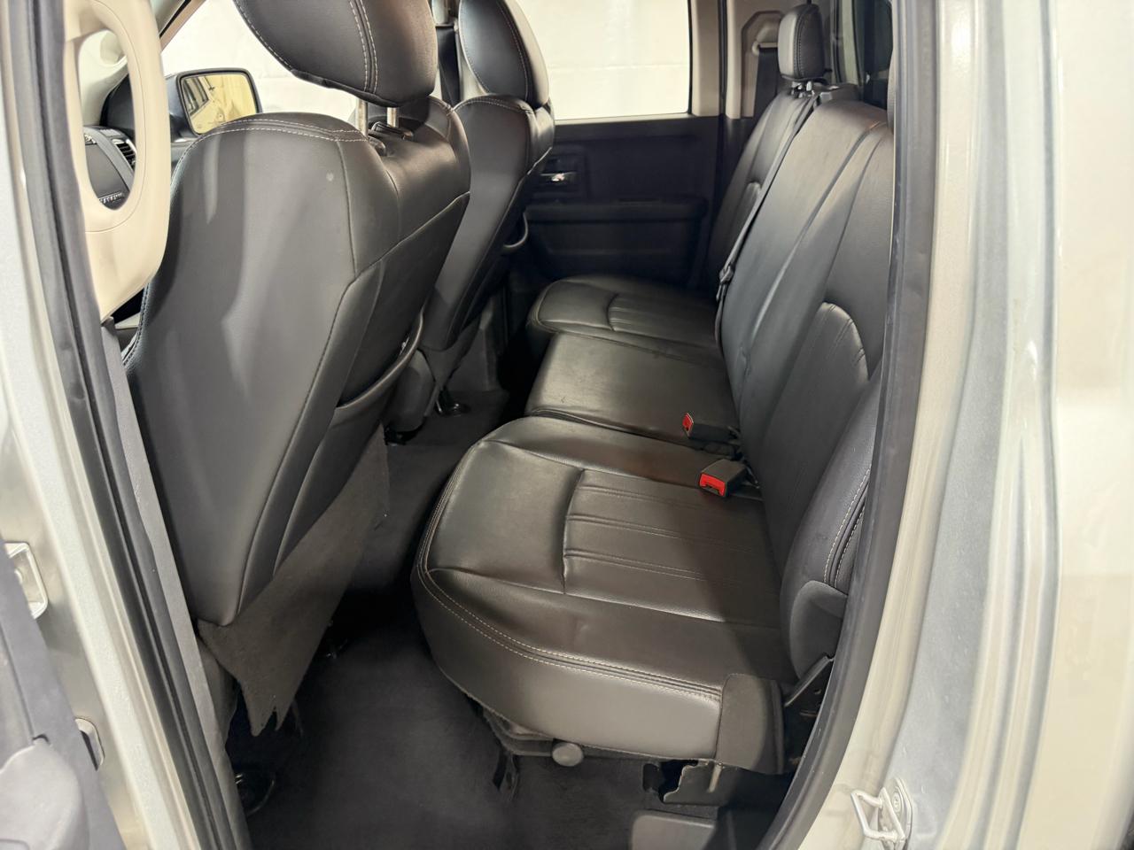 Dodge Ram 1500 4WD Quad Cab 140.5" Laramie 2010