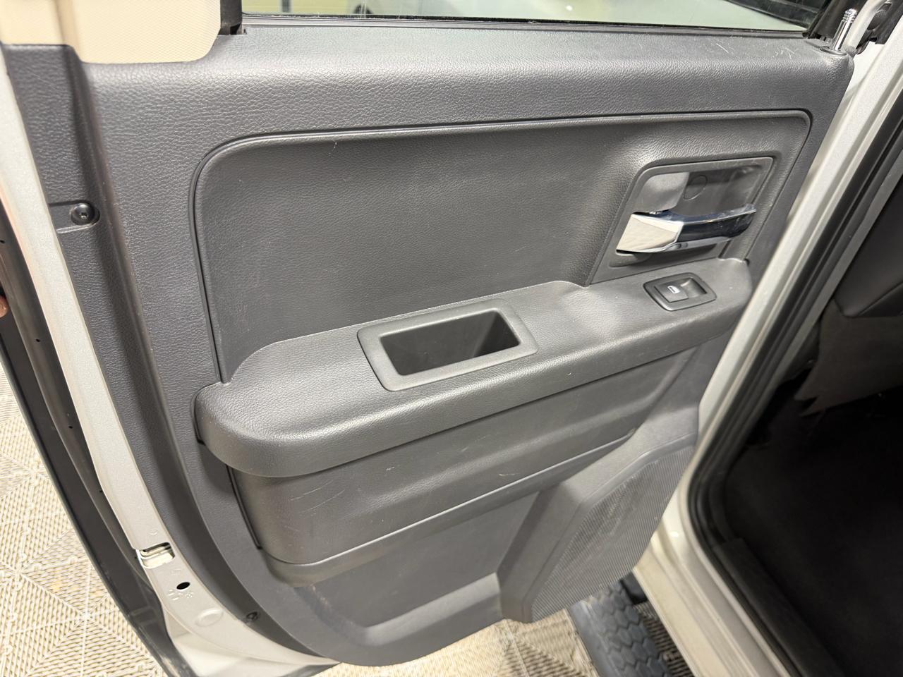 Dodge Ram 1500 4WD Quad Cab 140.5" Laramie 2010