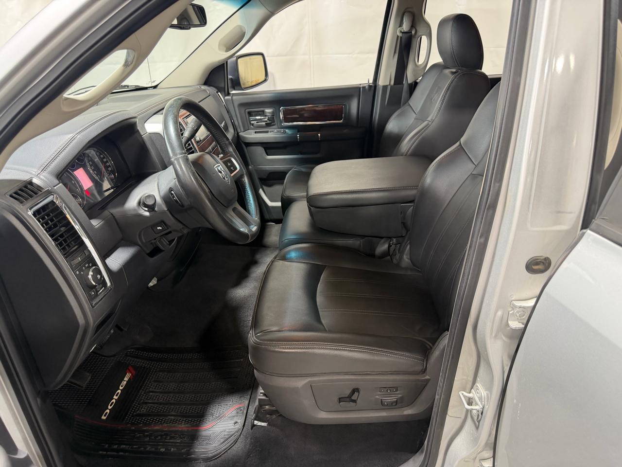 Dodge Ram 1500 4WD Quad Cab 140.5" Laramie 2010