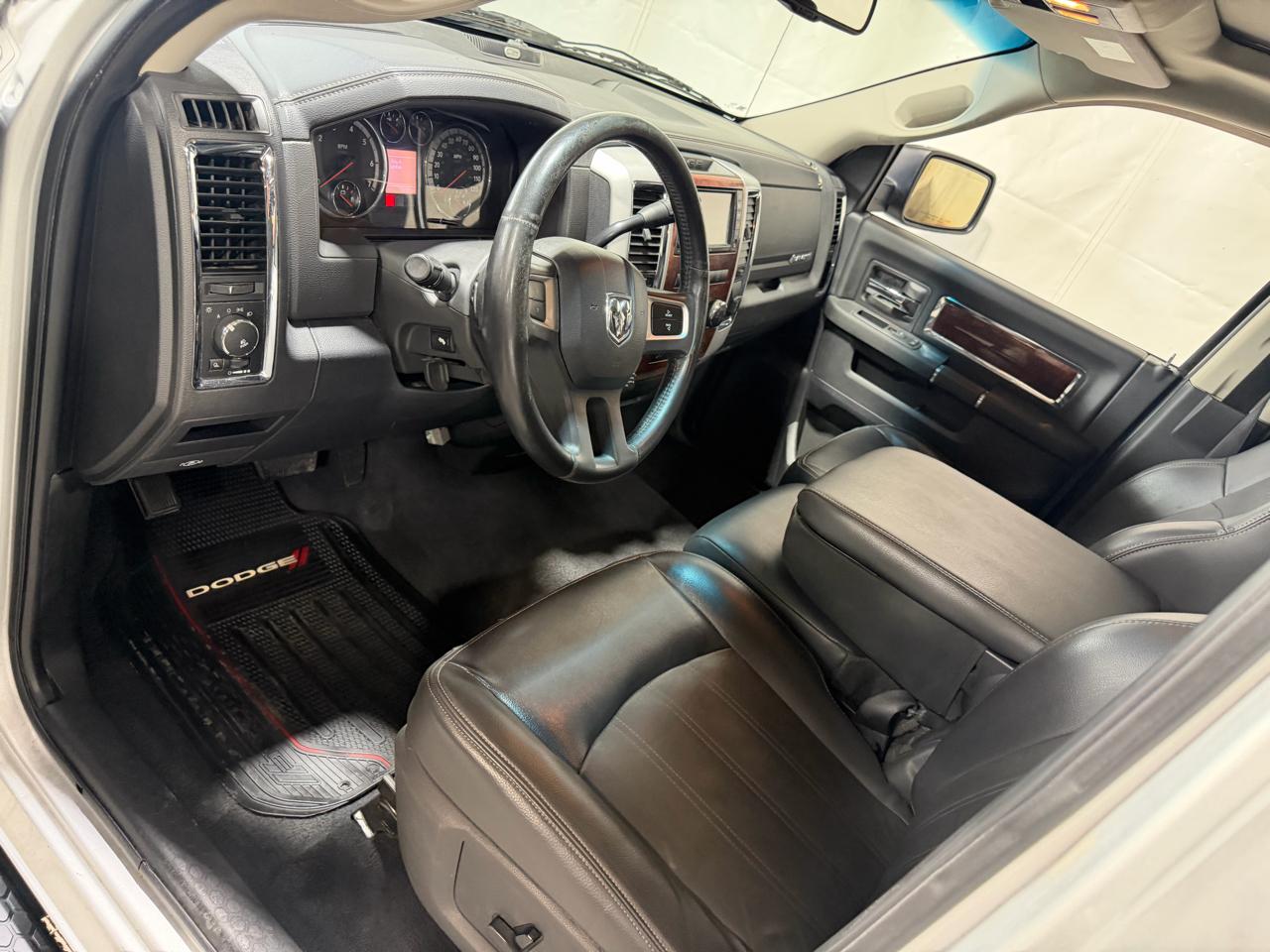 Dodge Ram 1500 4WD Quad Cab 140.5" Laramie 2010