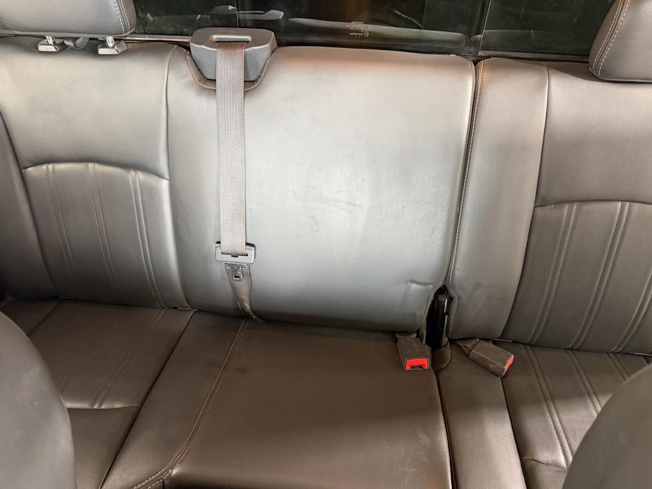 Dodge Ram 1500 4WD Quad Cab 140.5" Laramie 2010