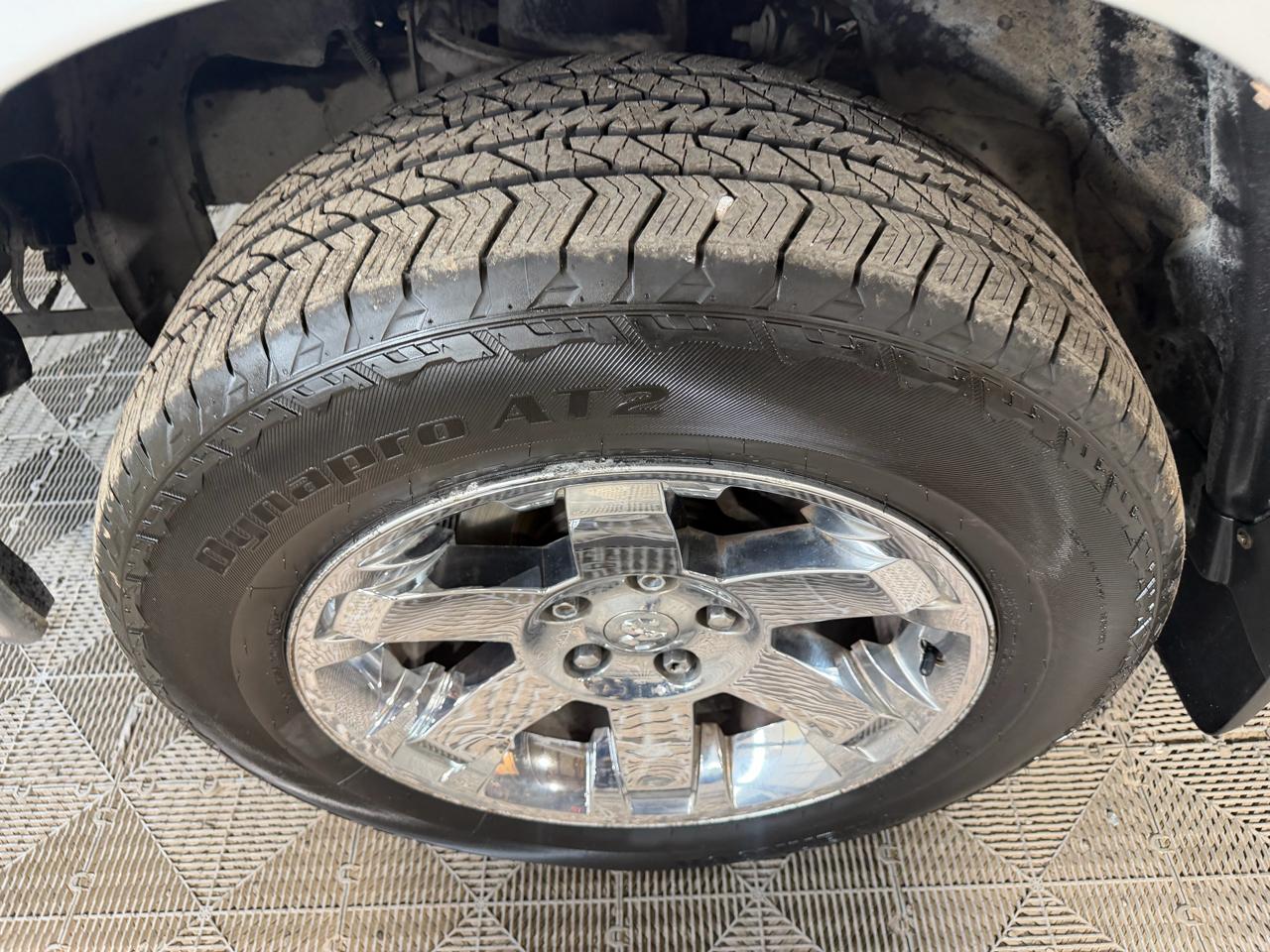 Dodge Ram 1500 4WD Quad Cab 140.5" Laramie 2010